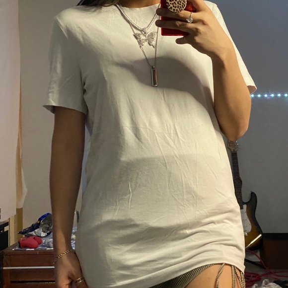 White tshirt - Picture 3 of 3